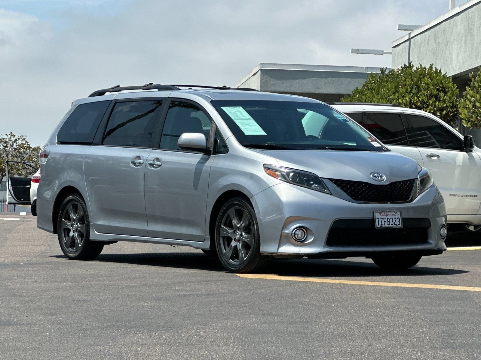 Used 2017 Toyota Sienna SE Premium FWD image 8