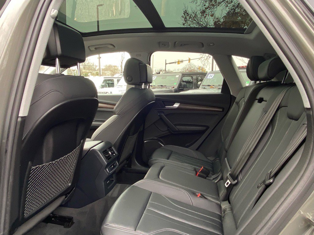 Used 2024 Audi Q5 e Premium w/ Convenience Package image 20