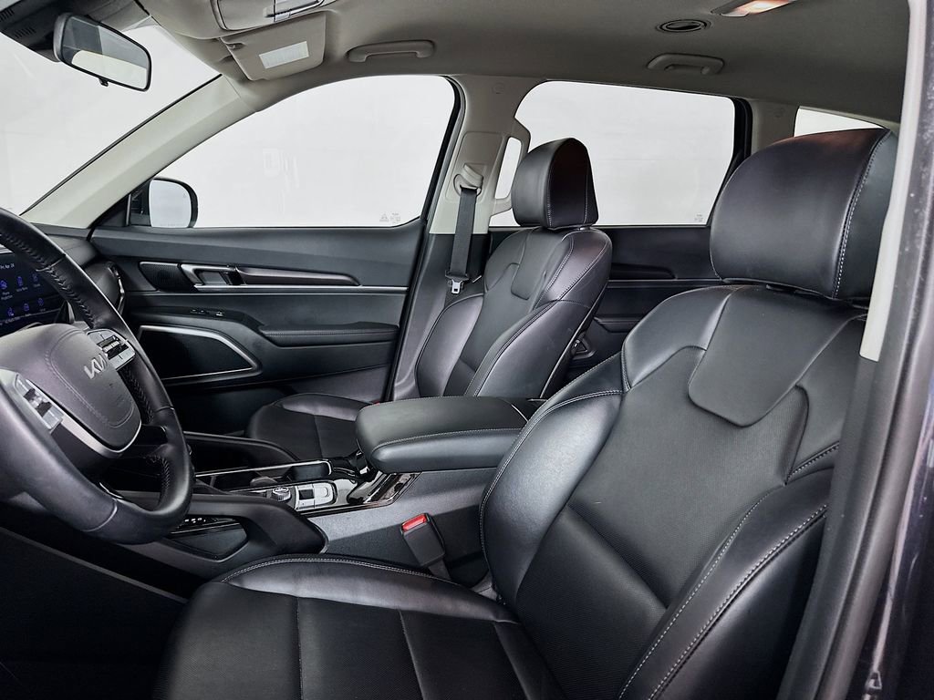 Used 2025 Kia Telluride LX FWD image 8