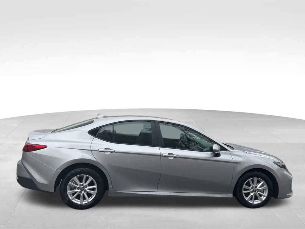 Used 2025 Toyota Camry LE image 6