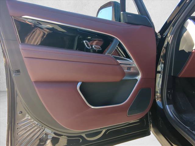 Used 2025 Land Rover Range Rover SE AWD/4WD image 9
