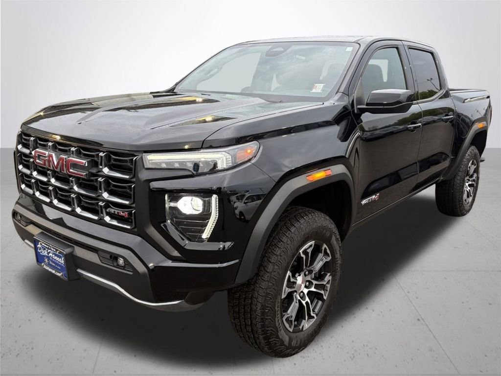 Used 2024 GMC Canyon AT4 image 2
