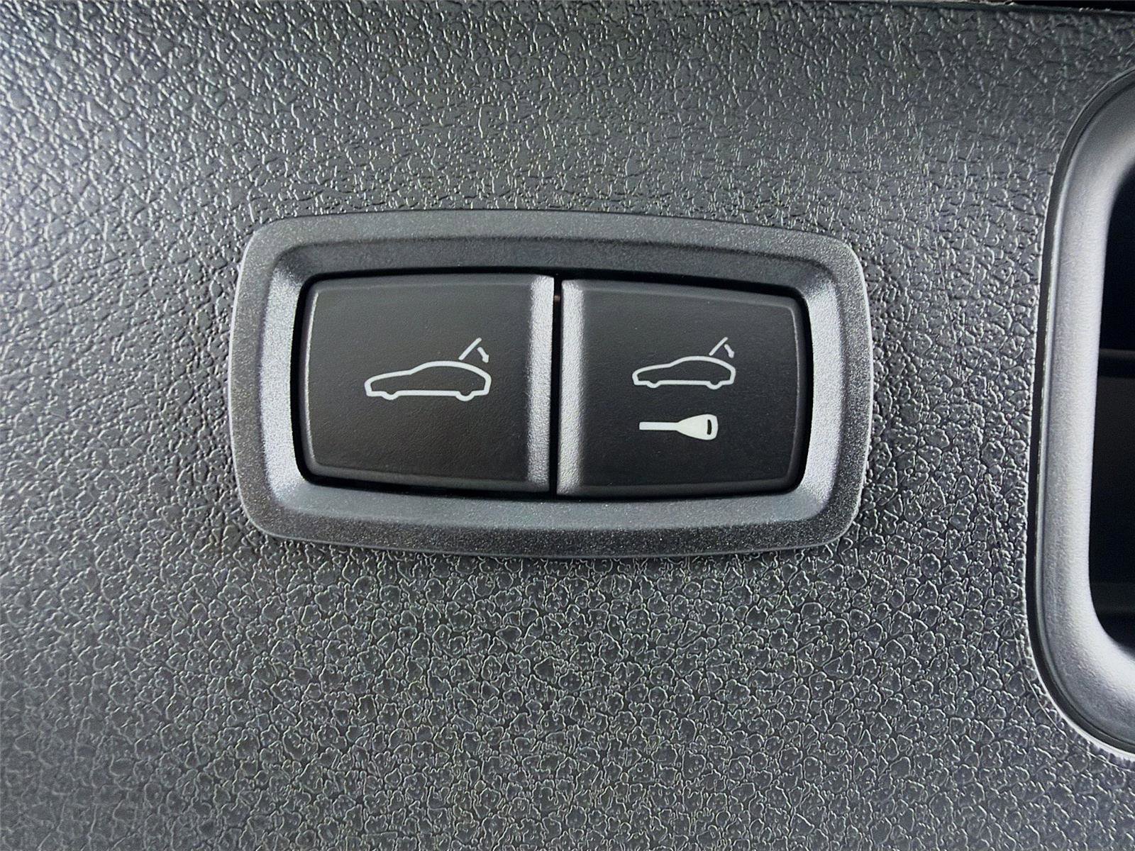 New 2026 Porsche Macan GTS image 24