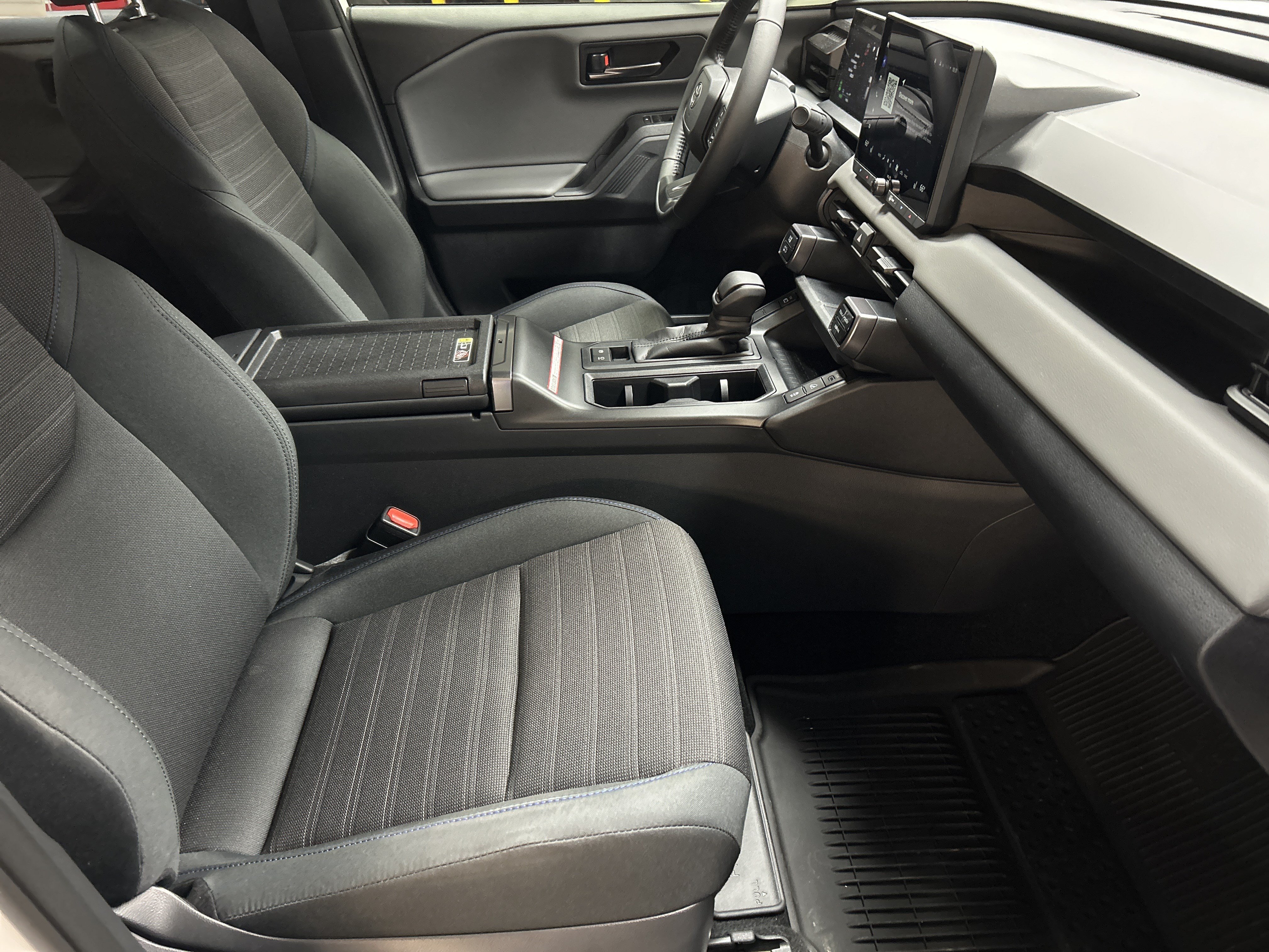 Used 2026 Toyota RAV4 SE AWD/4WD image 33