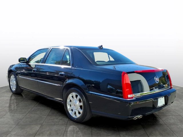 Used 2010 Cadillac DTS FWD image 3