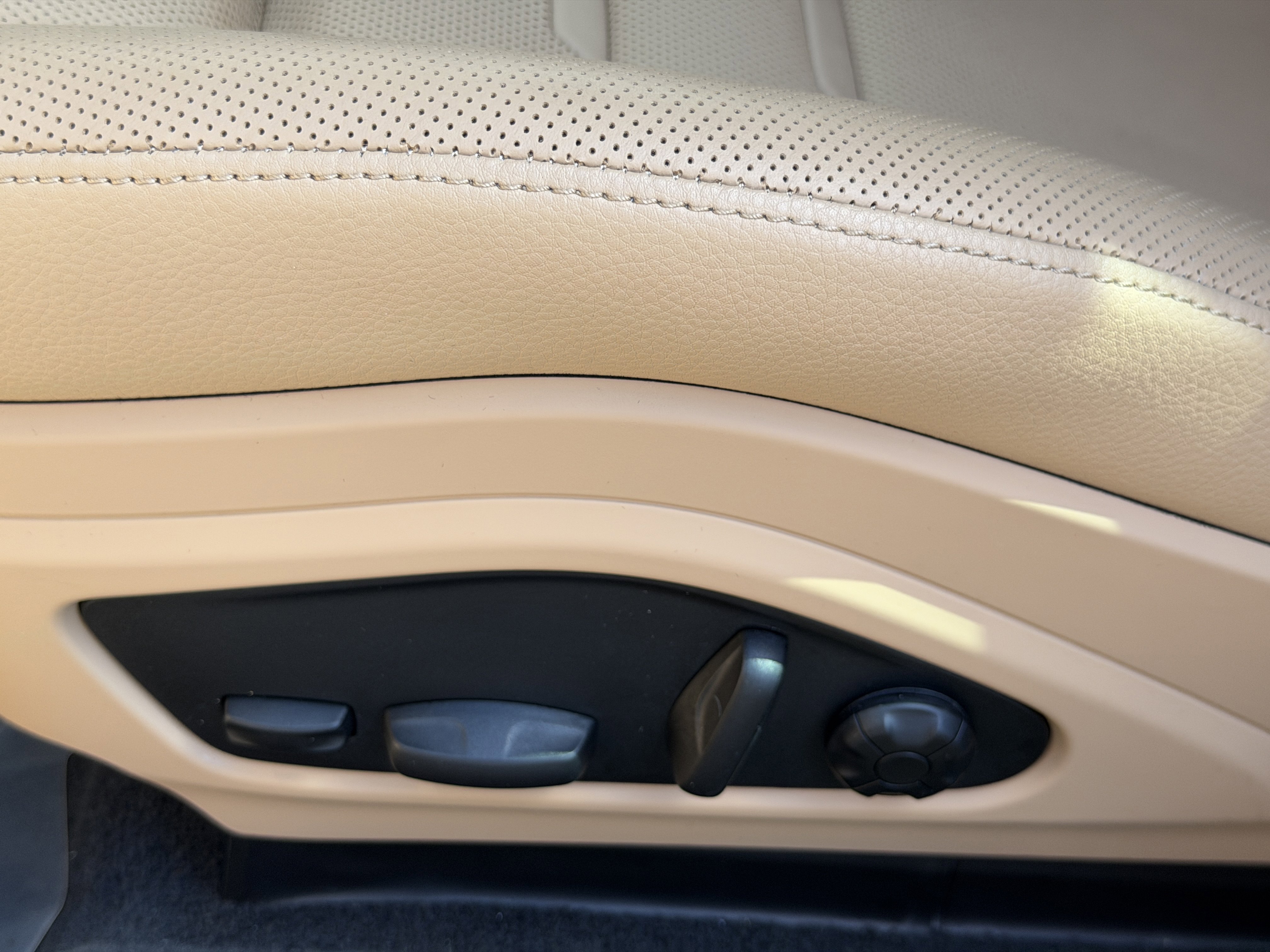 Certified 2023 Porsche Panamera 4S image 27