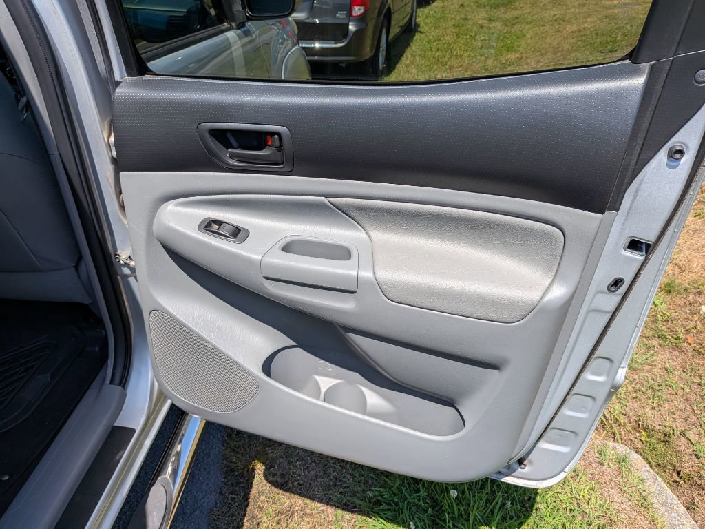 Used 2013 Toyota Tacoma 4x4 Double Cab w/ TRD Sport Pkg image 12