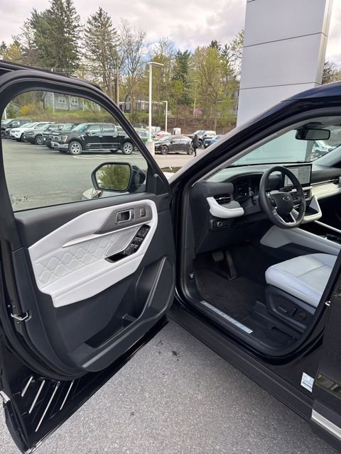New 2026 Ford Explorer Platinum w/ LUX Leather Package AWD/4WD image 44