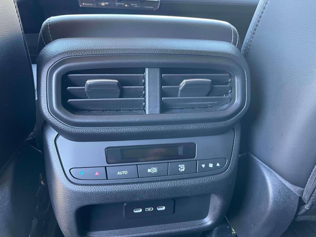 Used 2025 Honda Pilot EX-L image 13