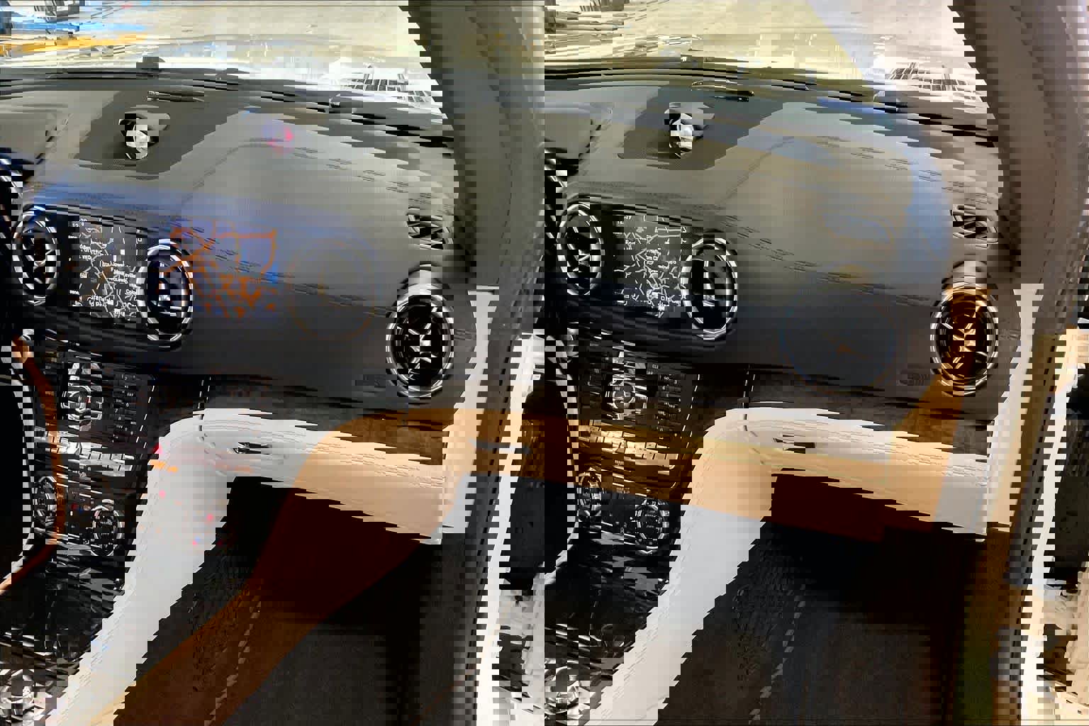 Used 2016 Mercedes-Benz SL 550 image 16