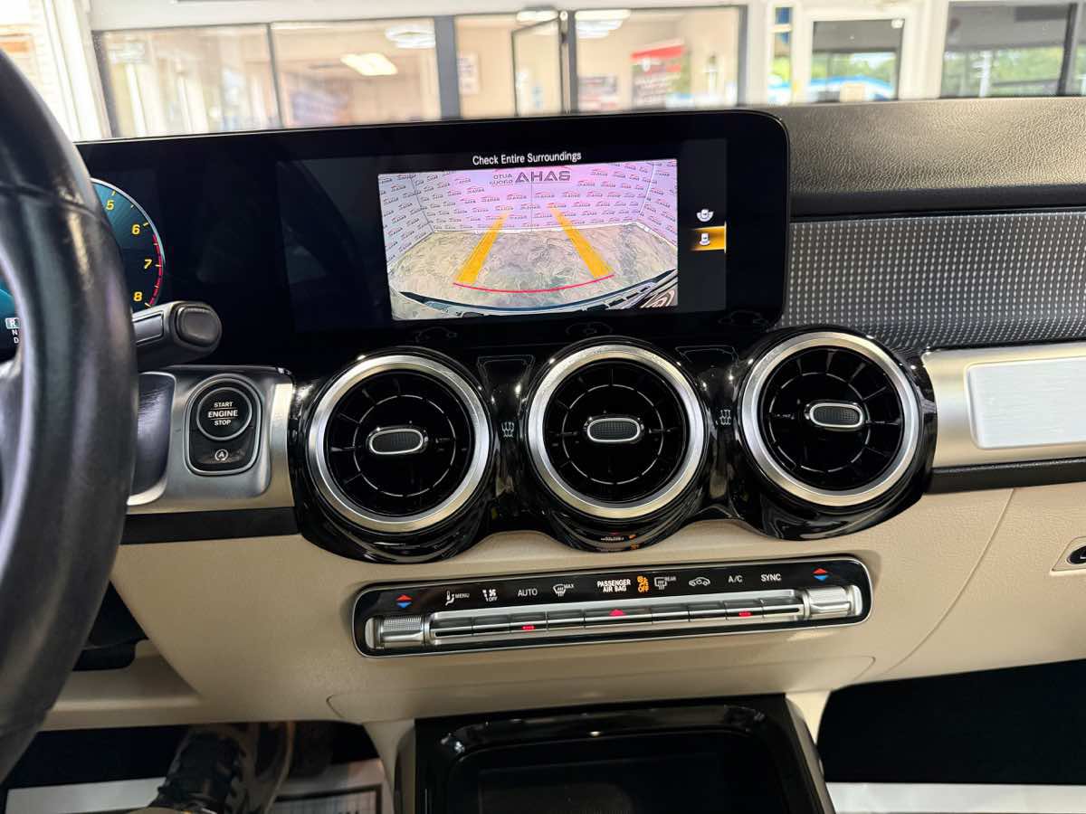 Used 2022 Mercedes-Benz GLB 250 w/ Premium Package Lite image 13