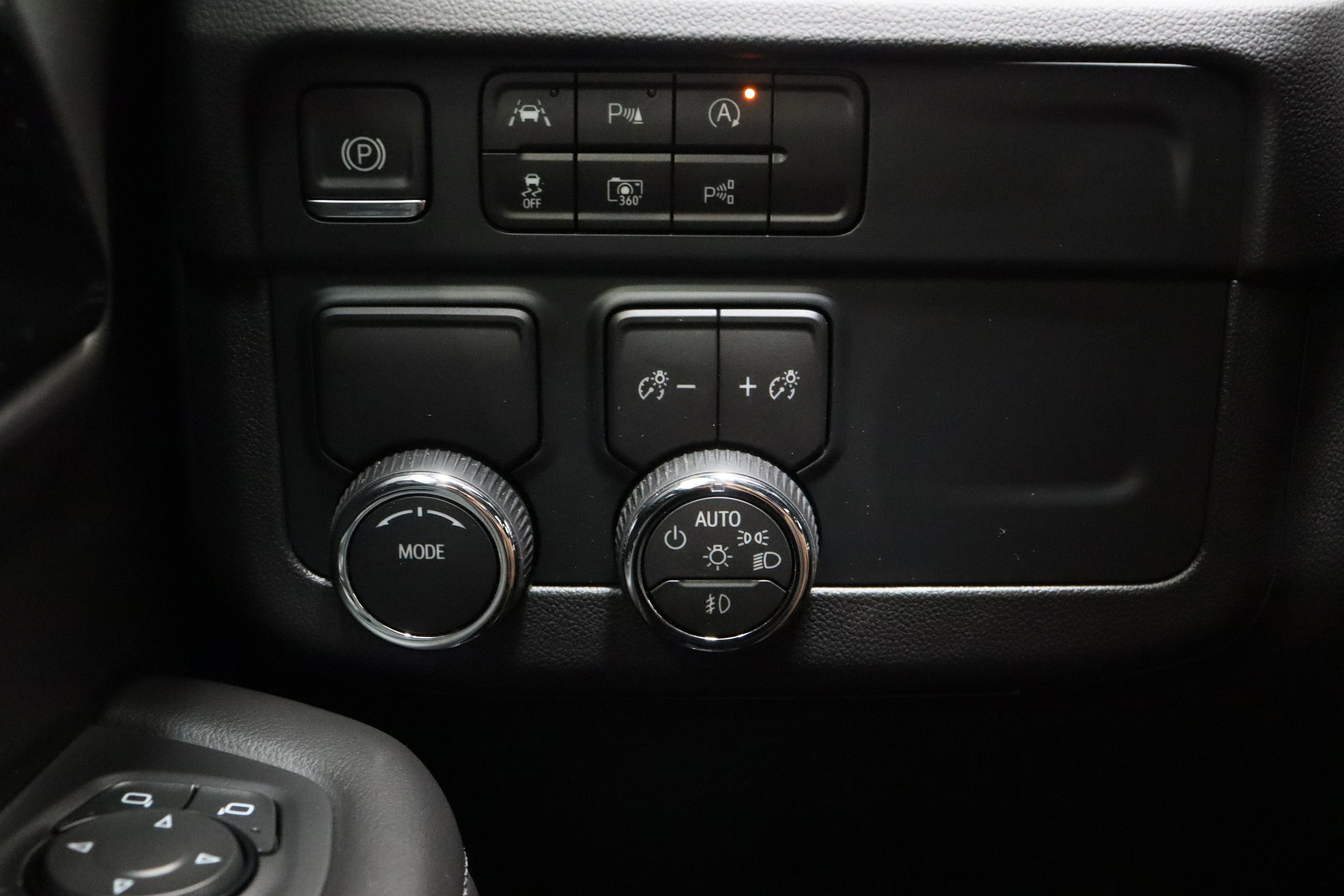 Used 2025 Chevrolet Suburban LT w/ Comfort Package RWD image 28