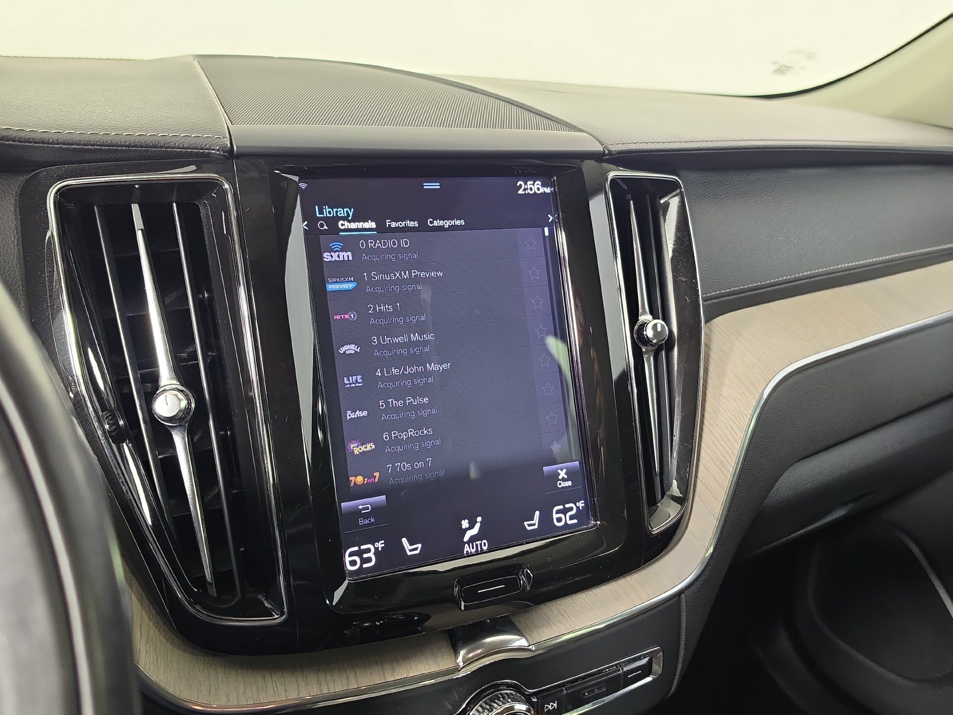 Used 2018 Volvo XC60 T6 Inscription w/ Convenience Package AWD/4WD image 14