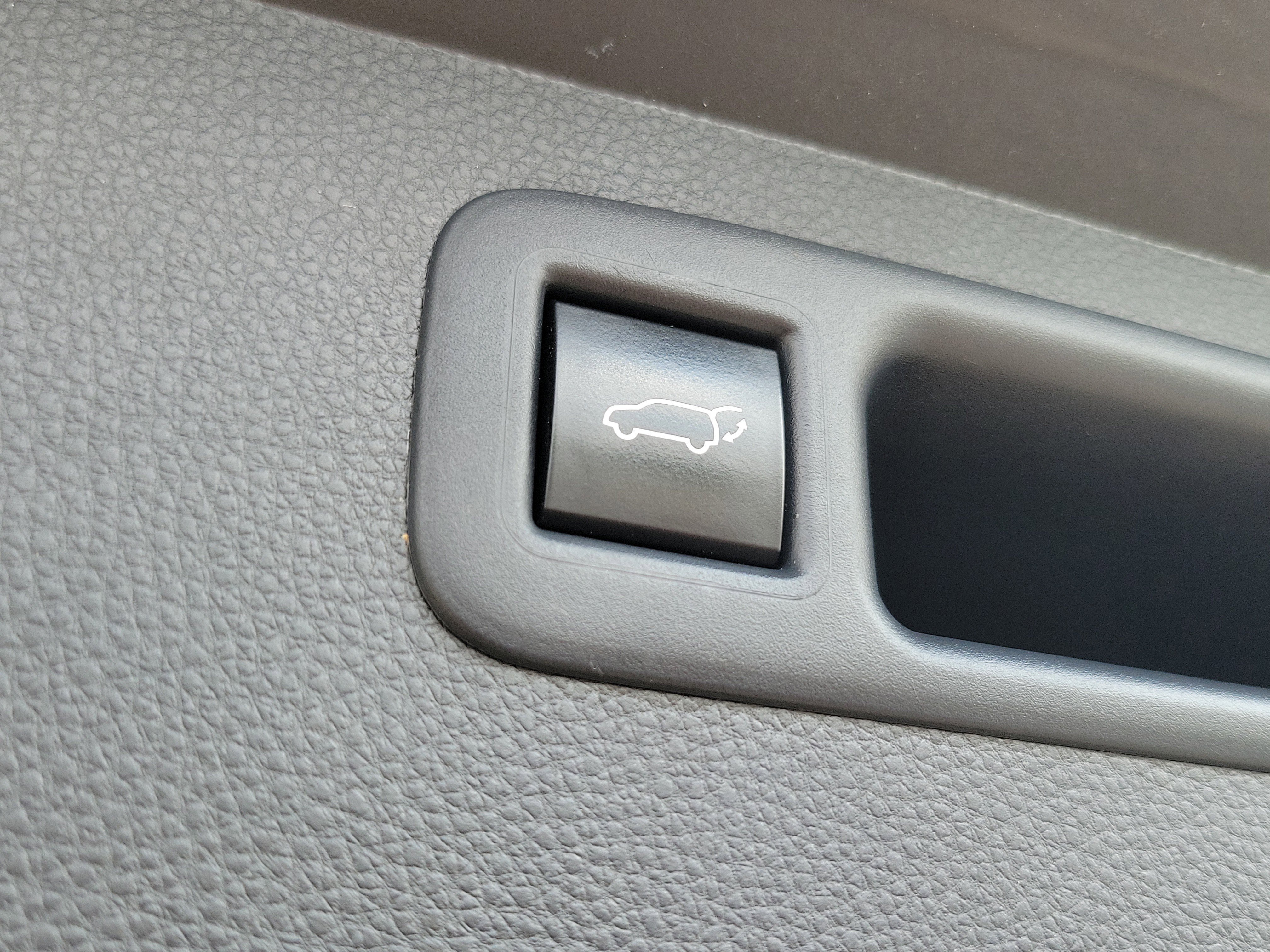 Used 2021 Toyota Highlander XLE image 10