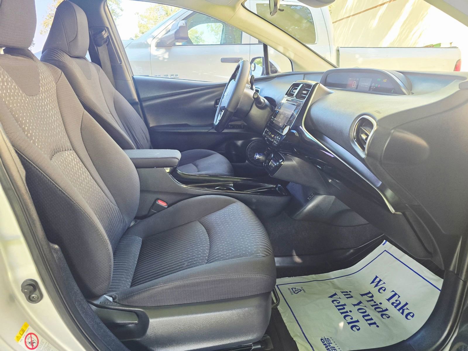 Used 2018 Toyota Prius Prime Premium image 24