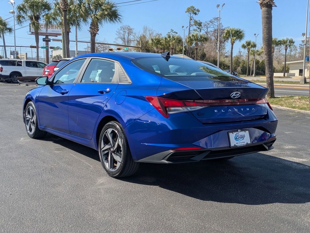 Used 2023 Hyundai Elantra SEL w/ Convenience Package image 8