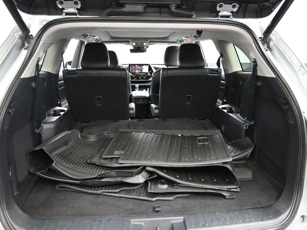Used 2021 Toyota Highlander Platinum image 13