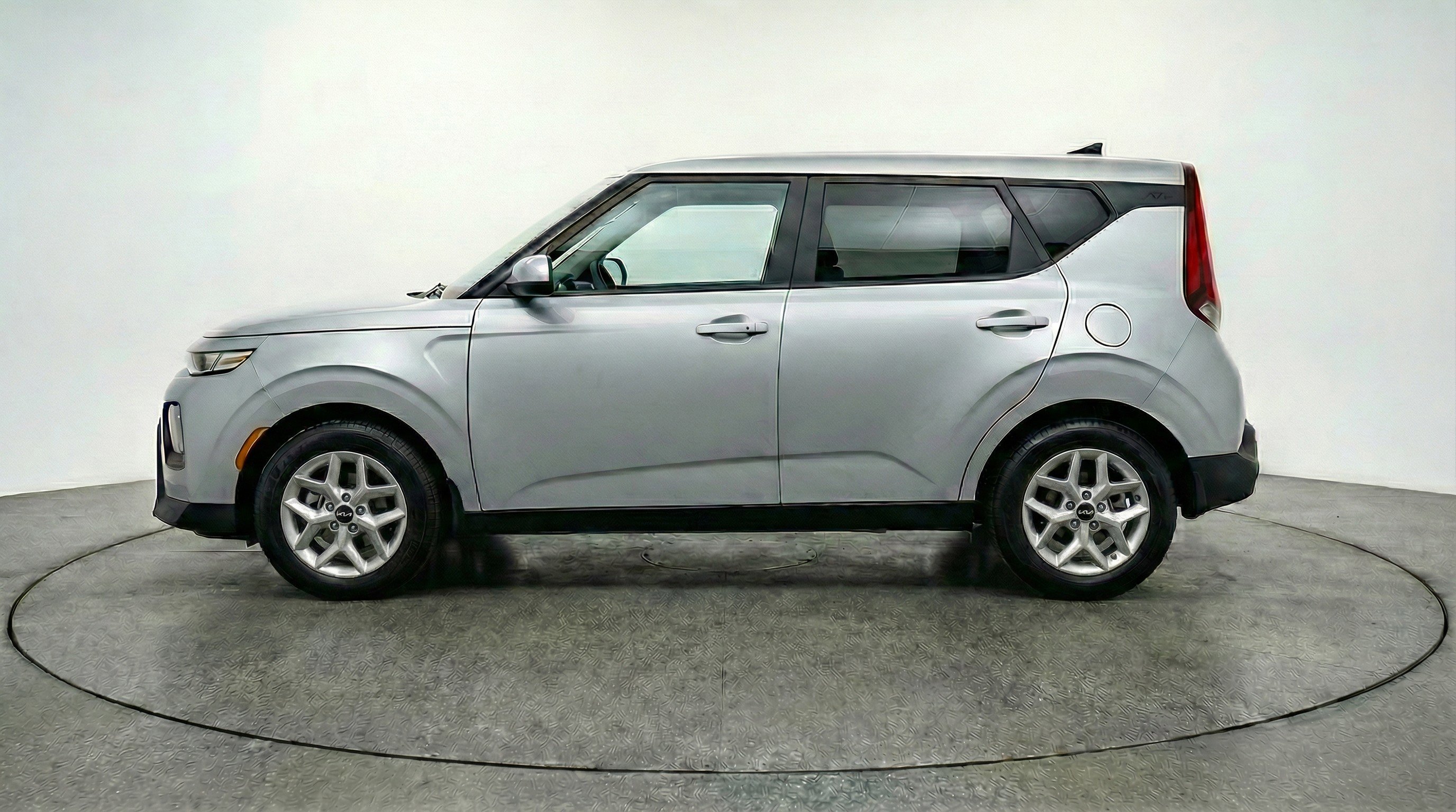 Used 2025 Kia Soul LX w/ LX Technology Package image 5