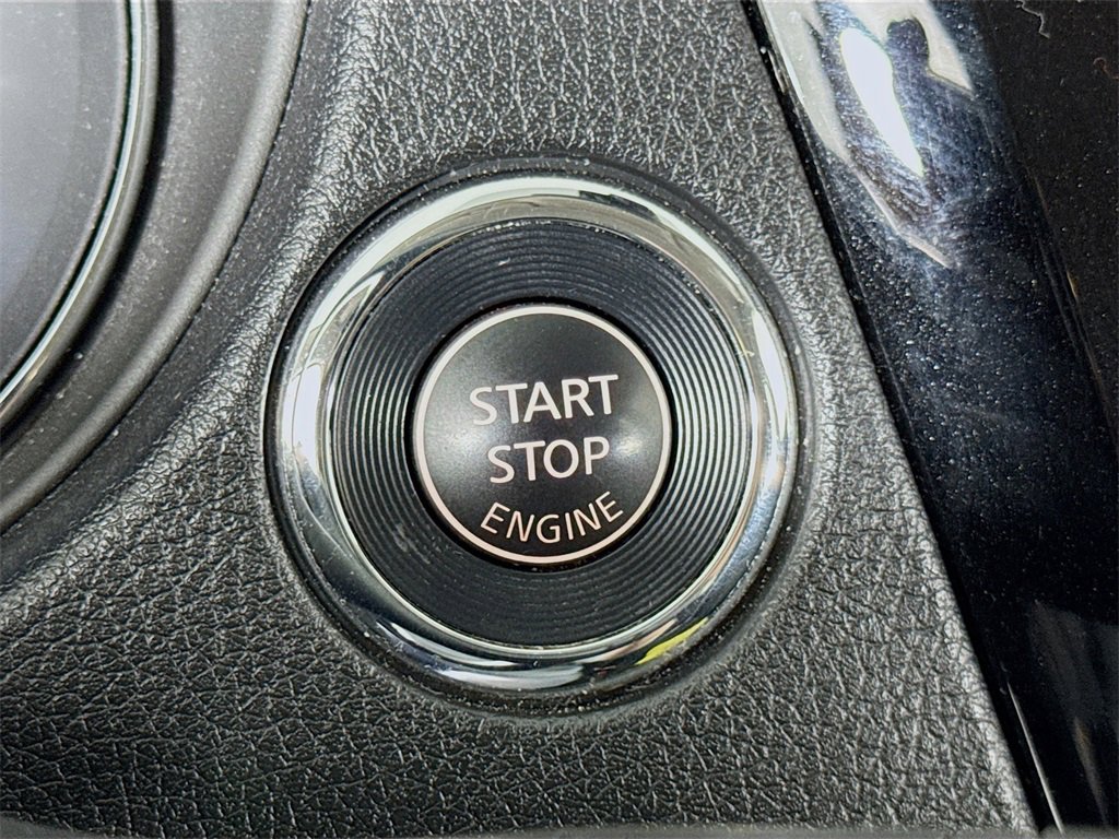 Used 2020 Nissan Rogue SV w/ Premium Package image 32