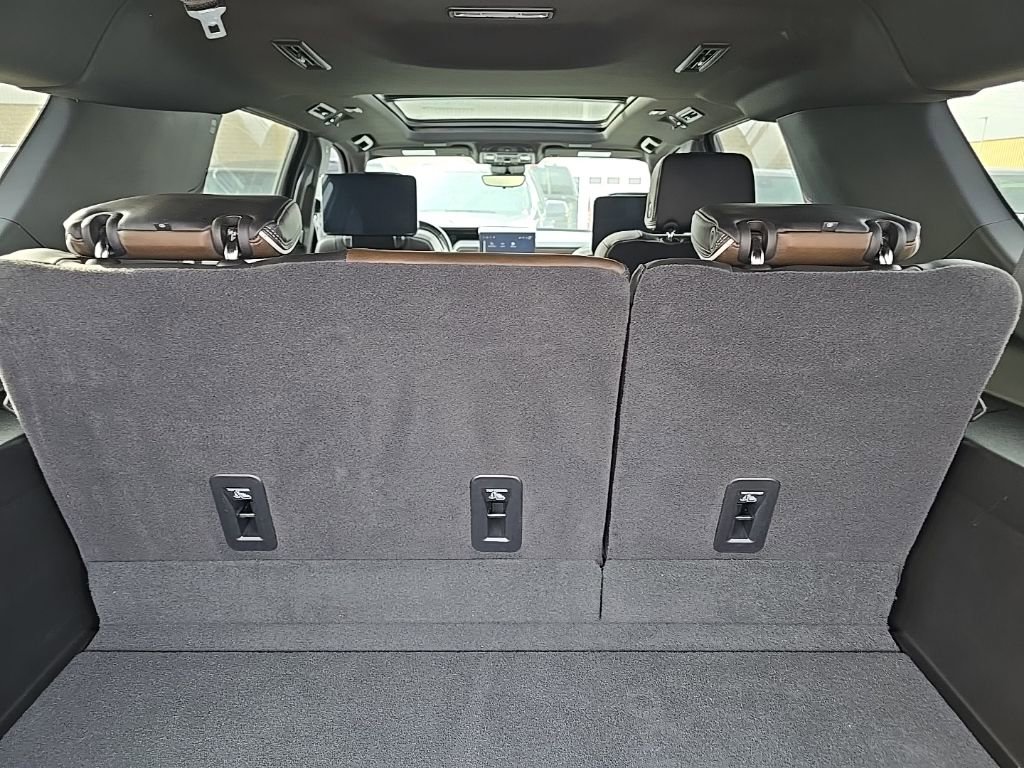 Used 2025 GMC Yukon XL Denali Ultimate image 7
