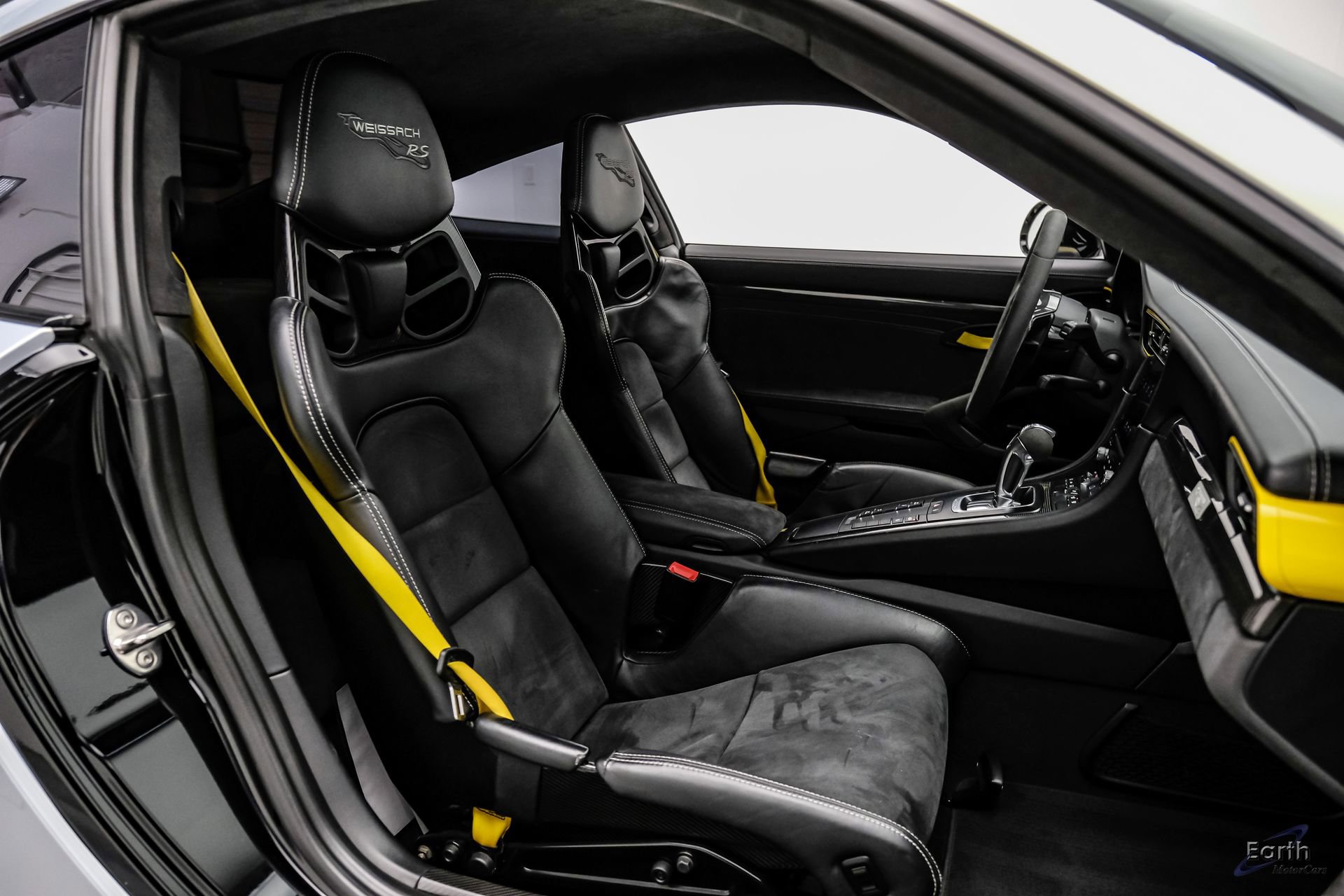 Used 2018 Porsche 911 GT2 RS w/ Weissach Package RWD image 60