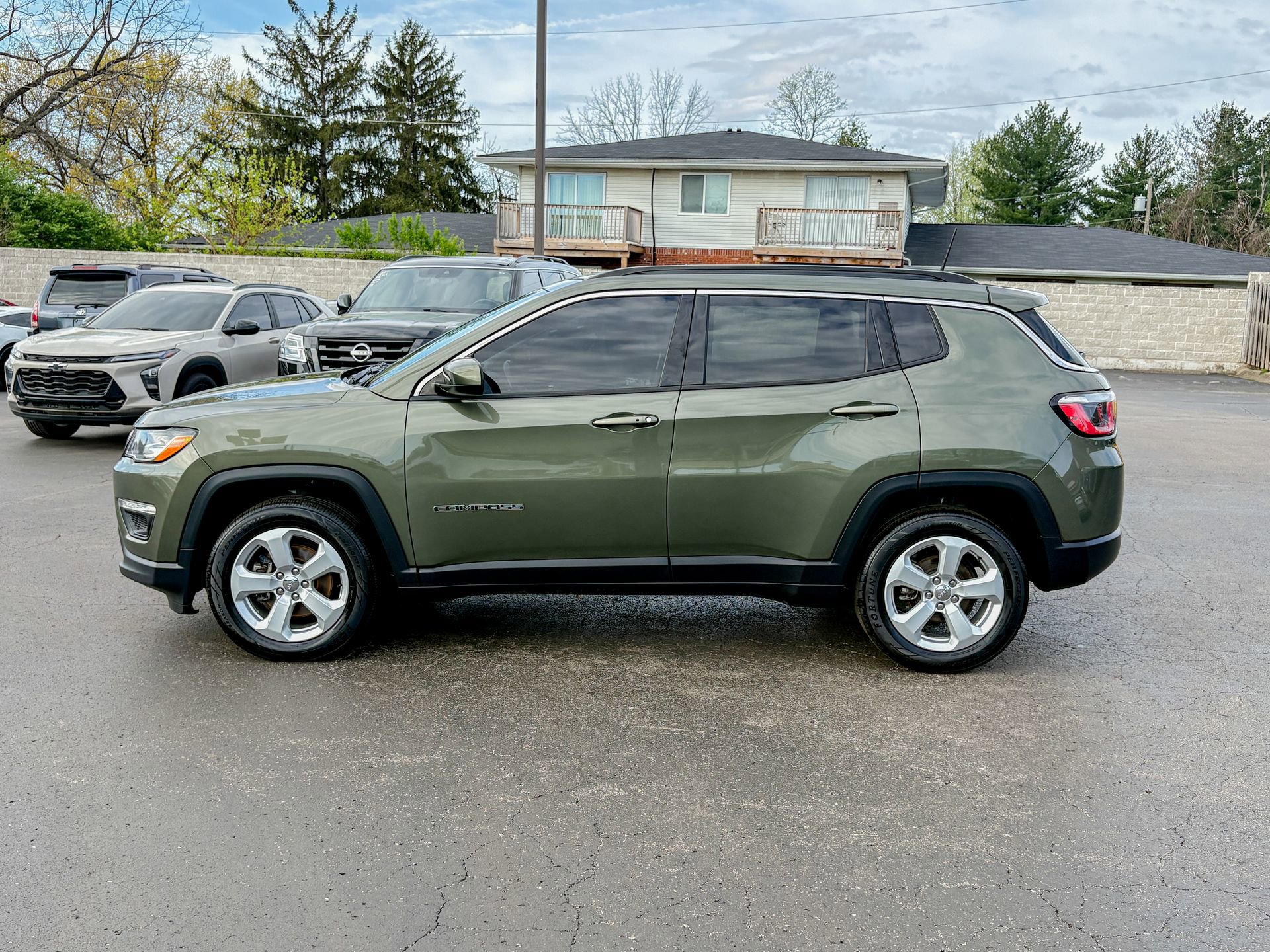 Used 2018 Jeep Compass Latitude w/ Popular Equipment Group FWD image 9