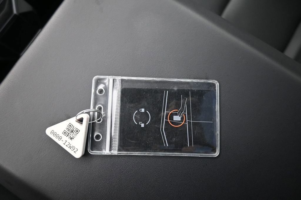 Used 2024 Tesla Cybertruck AWD Crew Cab image 21