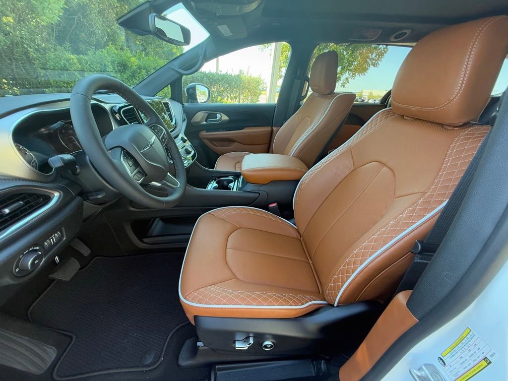 New 2026 Chrysler Pacifica Pinnacle image 10