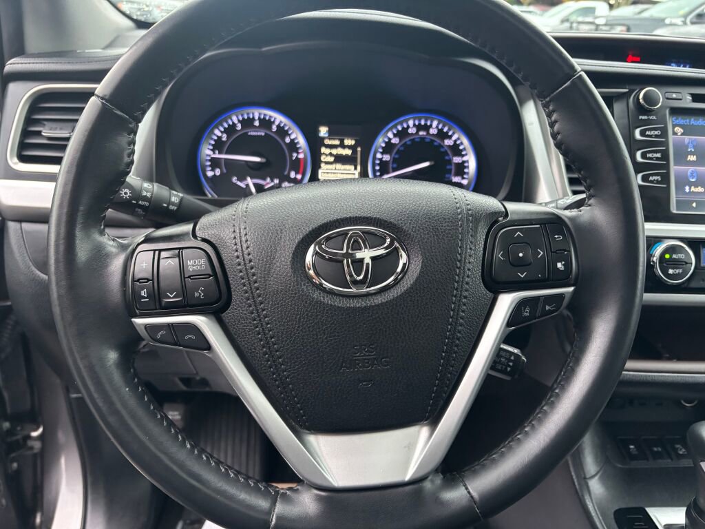 Used 2019 Toyota Highlander XLE image 19