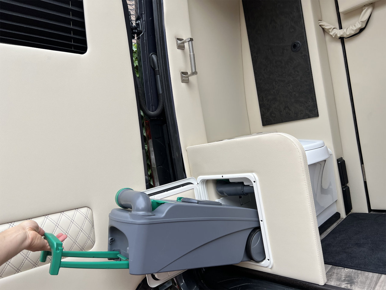 Used 2021 Mercedes-Benz Sprinter 3500 image 24