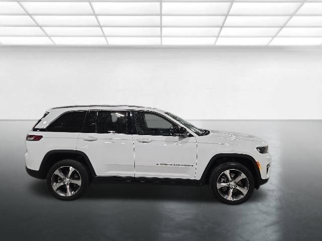 Used 2022 Jeep Grand Cherokee Limited 4xe w/ Luxury Tech Group II AWD/4WD image 3