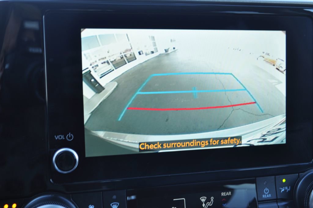 Used 2025 Toyota Highlander XLE image 13