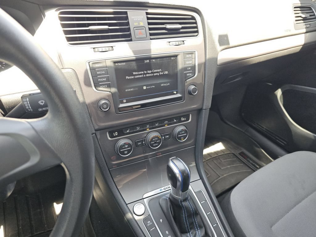 Used 2016 Volkswagen e-Golf SE w/ DC Fast Charging Package FWD image 30
