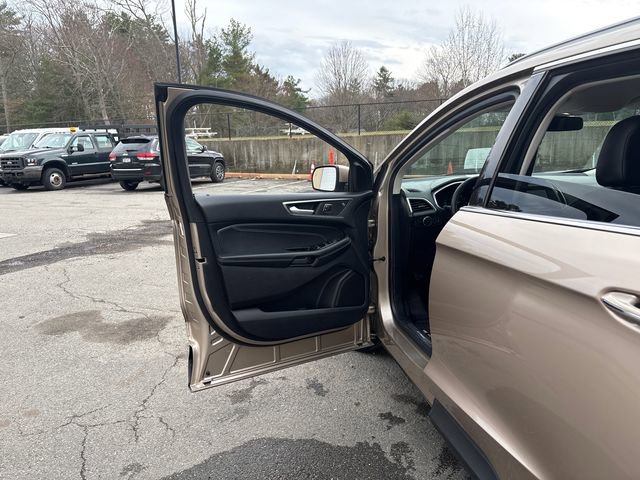 Used 2020 Ford Edge Titanium image 23