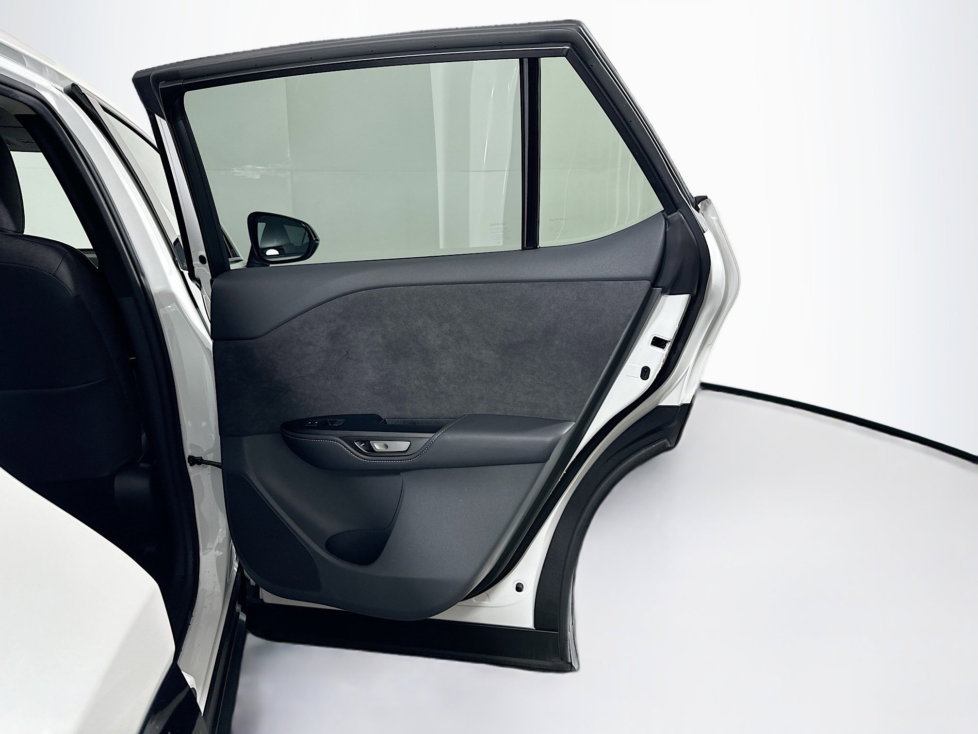 Used 2023 Lexus RZ 450e Premium w/ Accessory Package (Z1) image 31