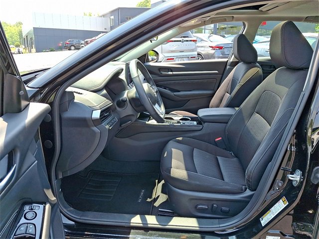 Used 2023 Nissan Altima 2.5 SV w/ SV Premium Package image 14