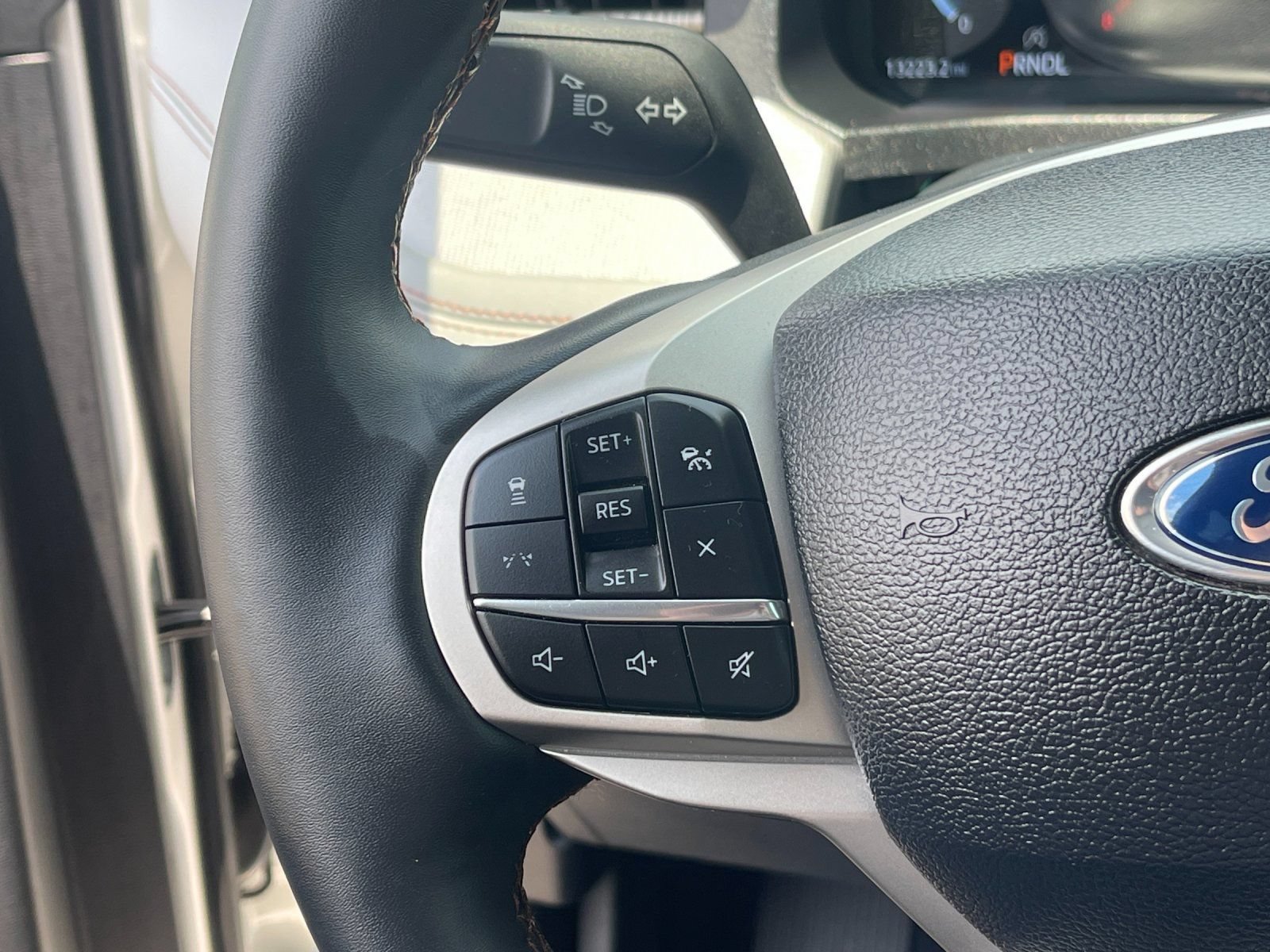Used 2025 Ford Explorer Active w/ Active Comfort Package RWD image 27
