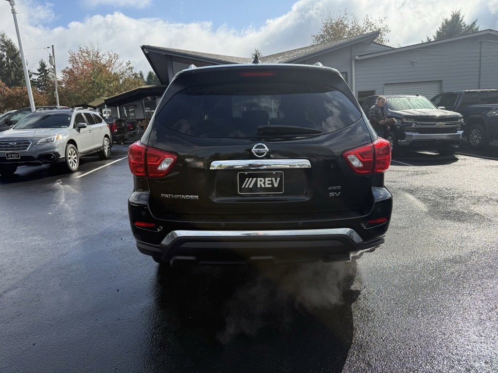 Used 2020 Nissan Pathfinder SV image 4