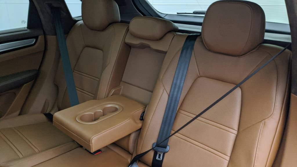 Certified 2023 Porsche Cayenne Turbo AWD/4WD image 39