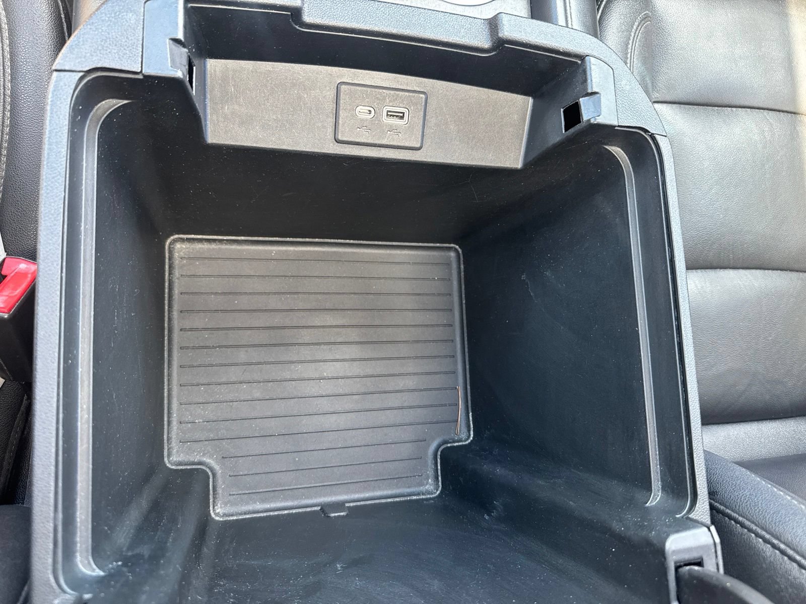 Used 2022 Chevrolet Suburban LT RWD image 23