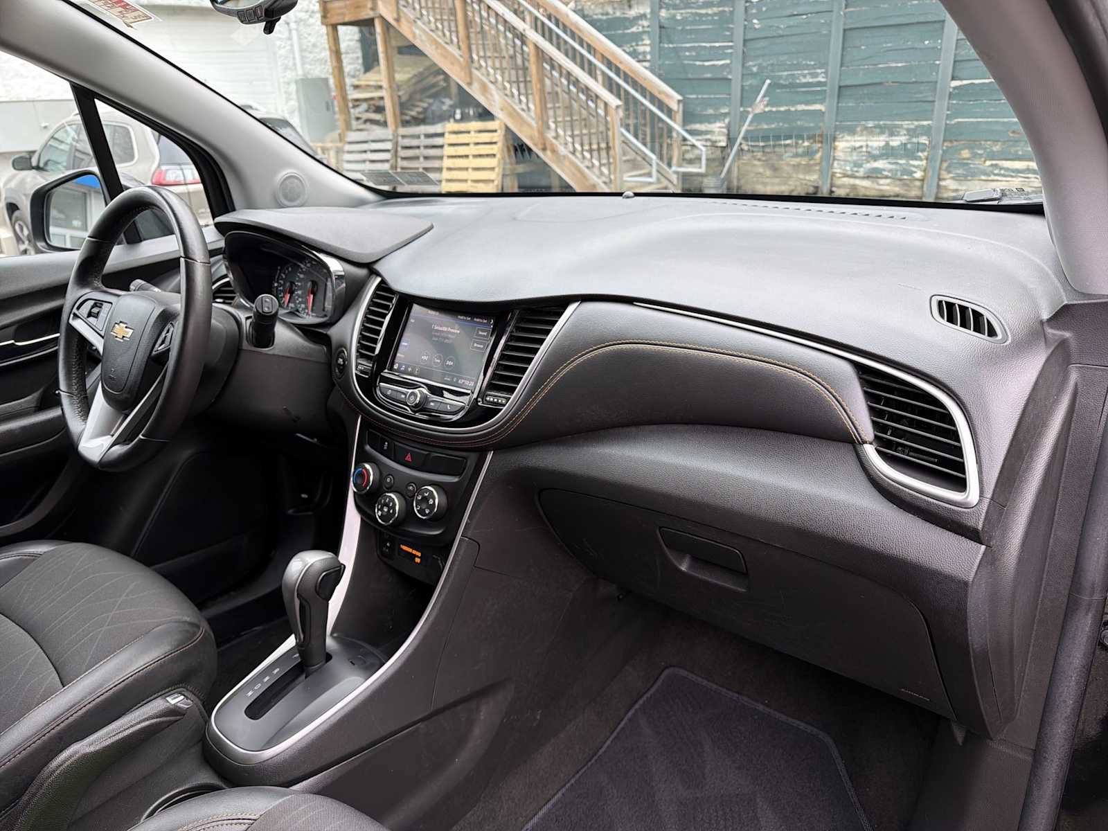 Certified 2022 Chevrolet Trax LT w/ LT Convenience Package image 27