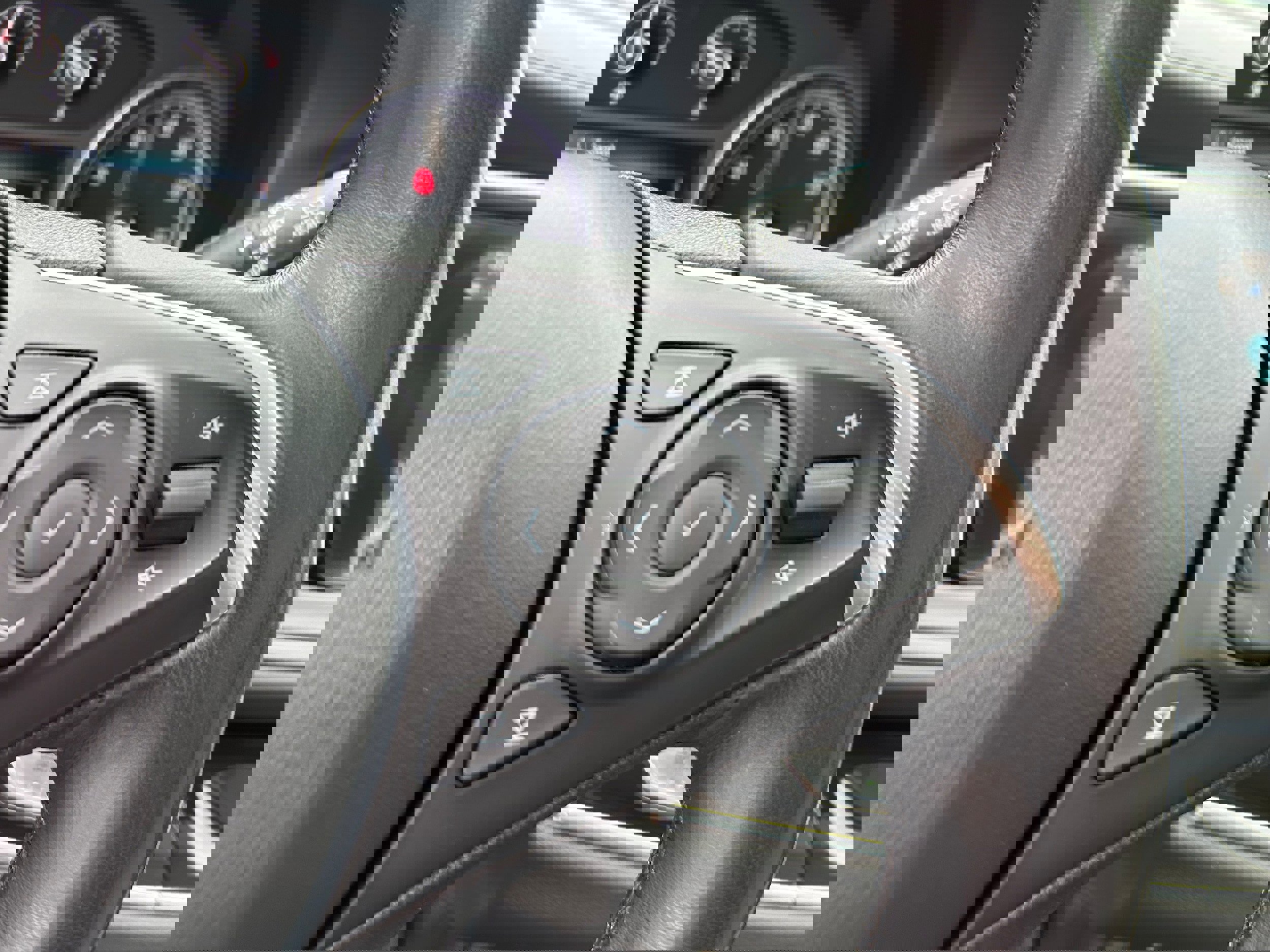 Used 2019 Buick Enclave Essence FWD image 18