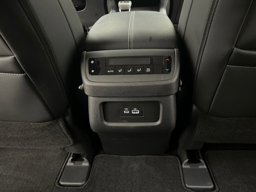 Used 2025 Nissan Pathfinder SL image 21