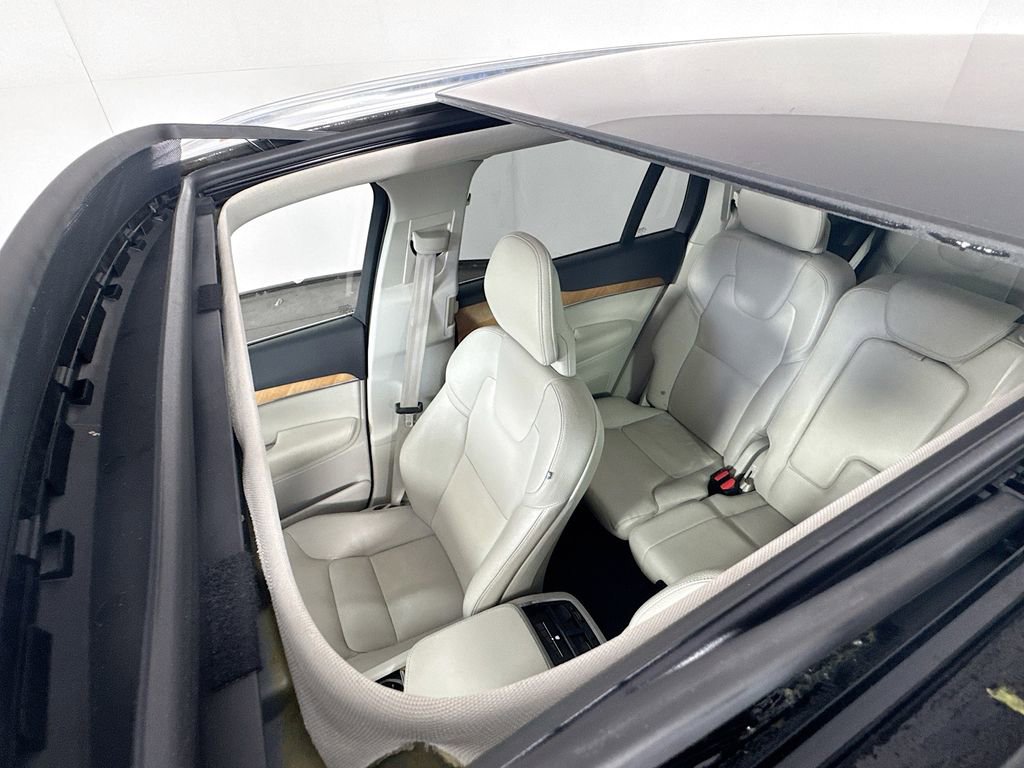 Used 2021 Volvo XC90 T6 Momentum image 25
