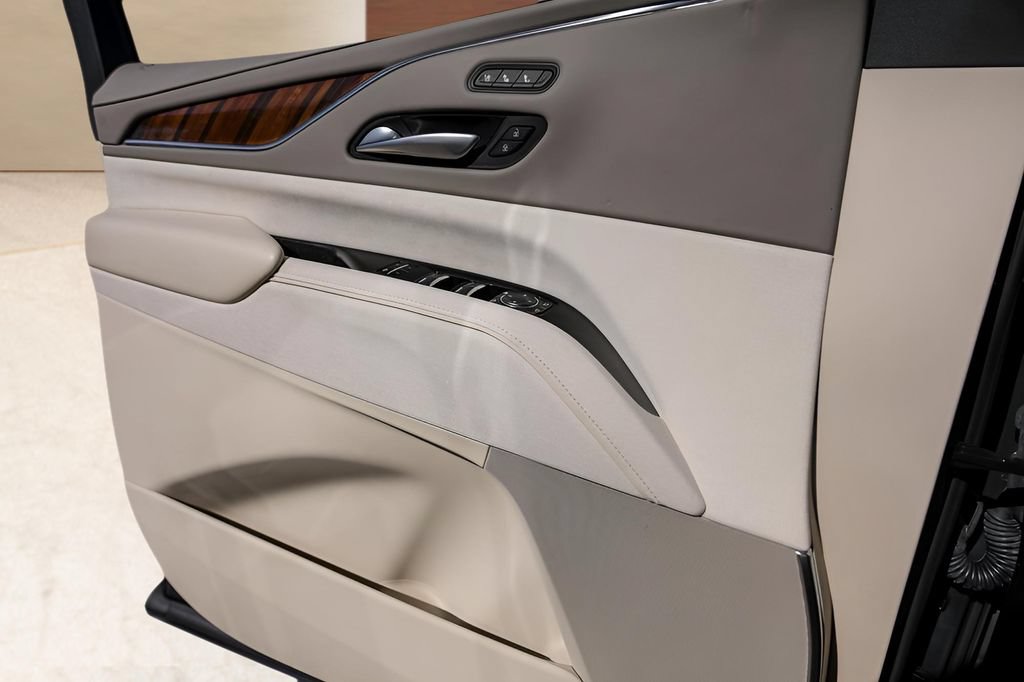 Used 2024 Cadillac Escalade Premium Luxury Platinum w/ Heavy-Duty Trailer Package AWD/4WD image 31
