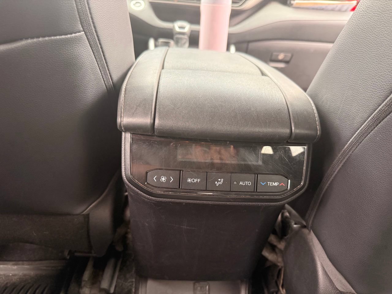Used 2023 Toyota Highlander XLE AWD/4WD image 12
