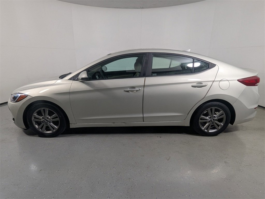 Used 2017 Hyundai Elantra SE image 4