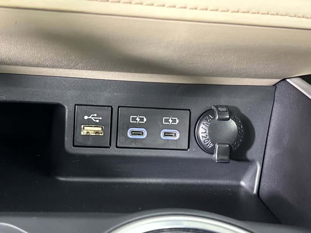 Certified 2025 Toyota Highlander XLE image 22