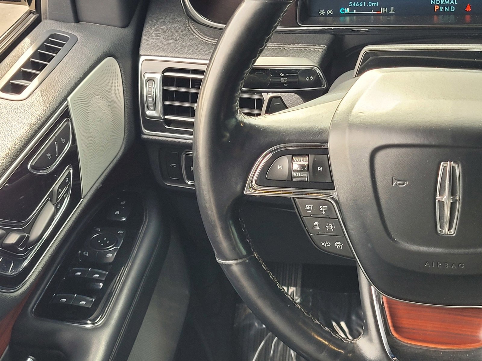 Used 2023 Lincoln Navigator Reserve image 13