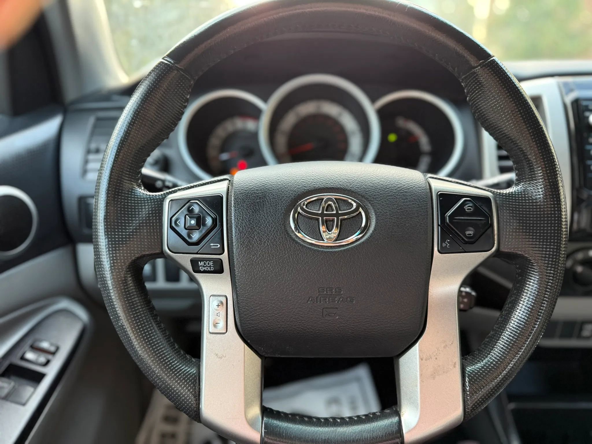 Used 2014 Toyota Tacoma 4x4 Access Cab w/ SR5 Package image 17